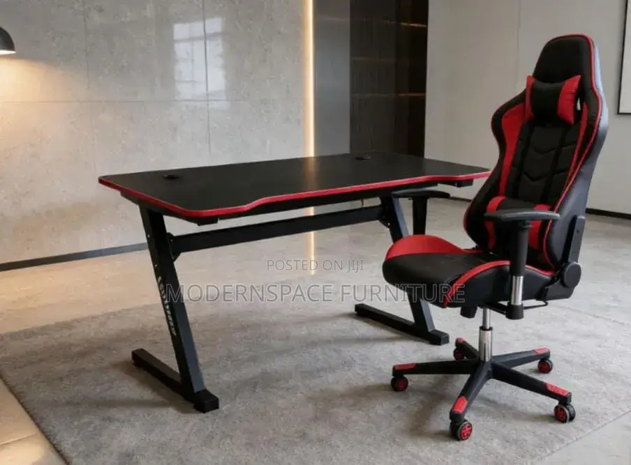 Gaming Set_Gaming Table and Chairs