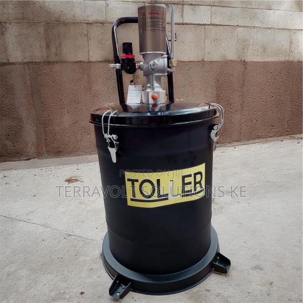 35l Toller Pneumatic Grease Bucket
