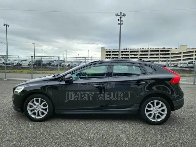 Volvo V40 2019 Black