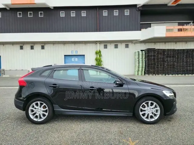 Volvo V40 2019 Black