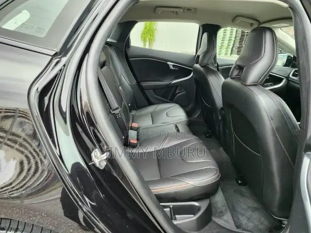 Volvo V40 2019 Black