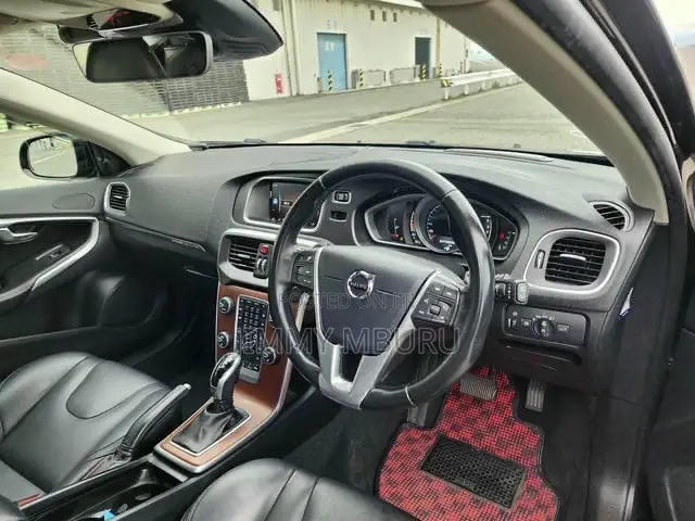 Volvo V40 2019 Black