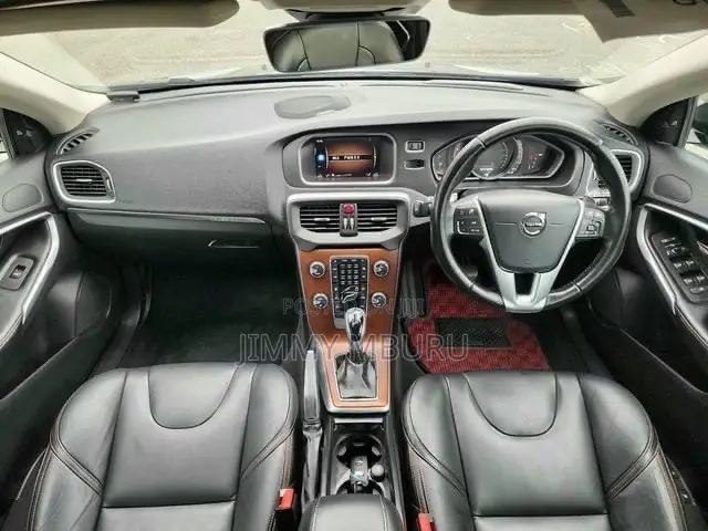 Volvo V40 2019 Black