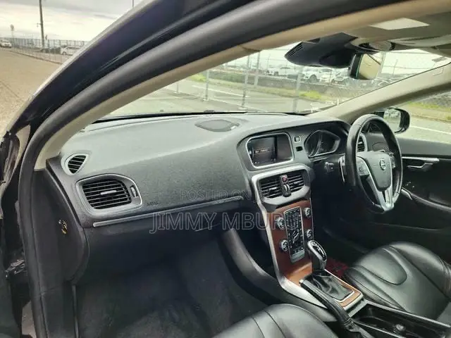 Volvo V40 2019 Black