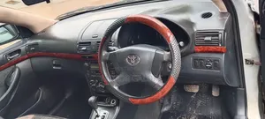 Toyota Avensis Verso Automatic 2004 Silver