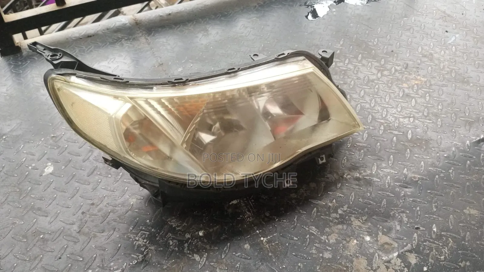 Subaru SH5 Headlight