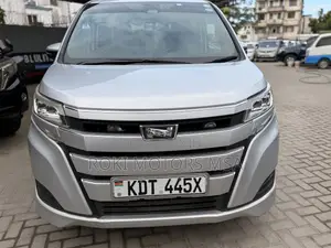 Toyota Noah 2017 Silver