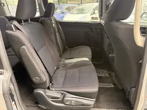 Toyota Noah 2017 Silver