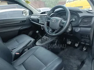 Toyota Hilux 2018 White