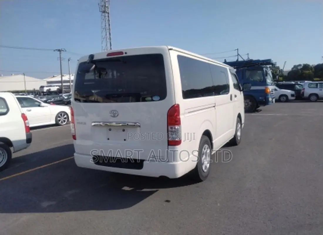 Toyota HiAce 2018 White