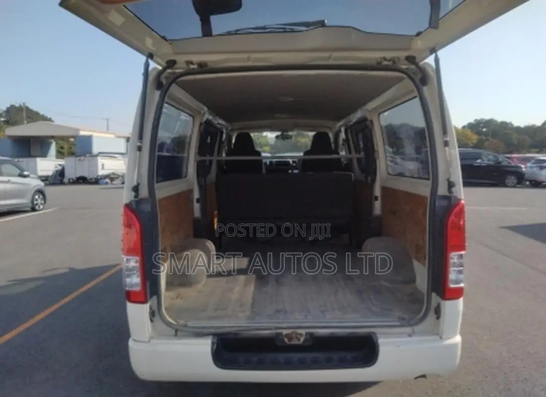 Toyota HiAce 2018 White