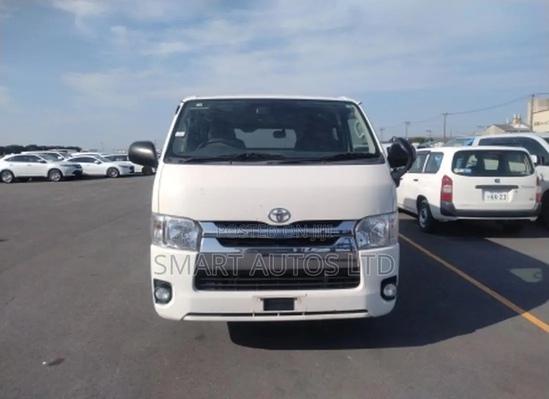 Toyota HiAce 2018 White