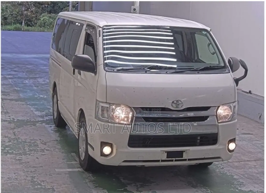 Toyota HiAce 2018 White