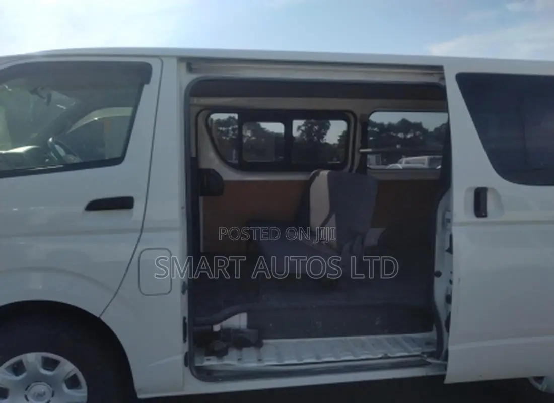 Toyota HiAce 2018 White