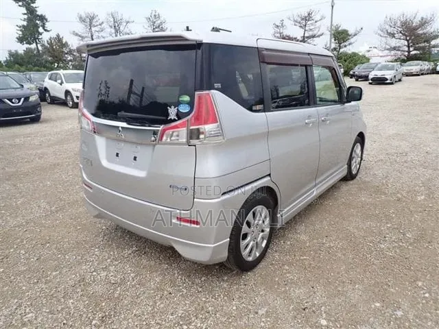 Mitsubishi Delica 2018 Silver