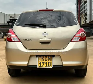 Nissan Tiida 2010 Gold