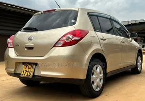 Nissan Tiida 2010 Gold