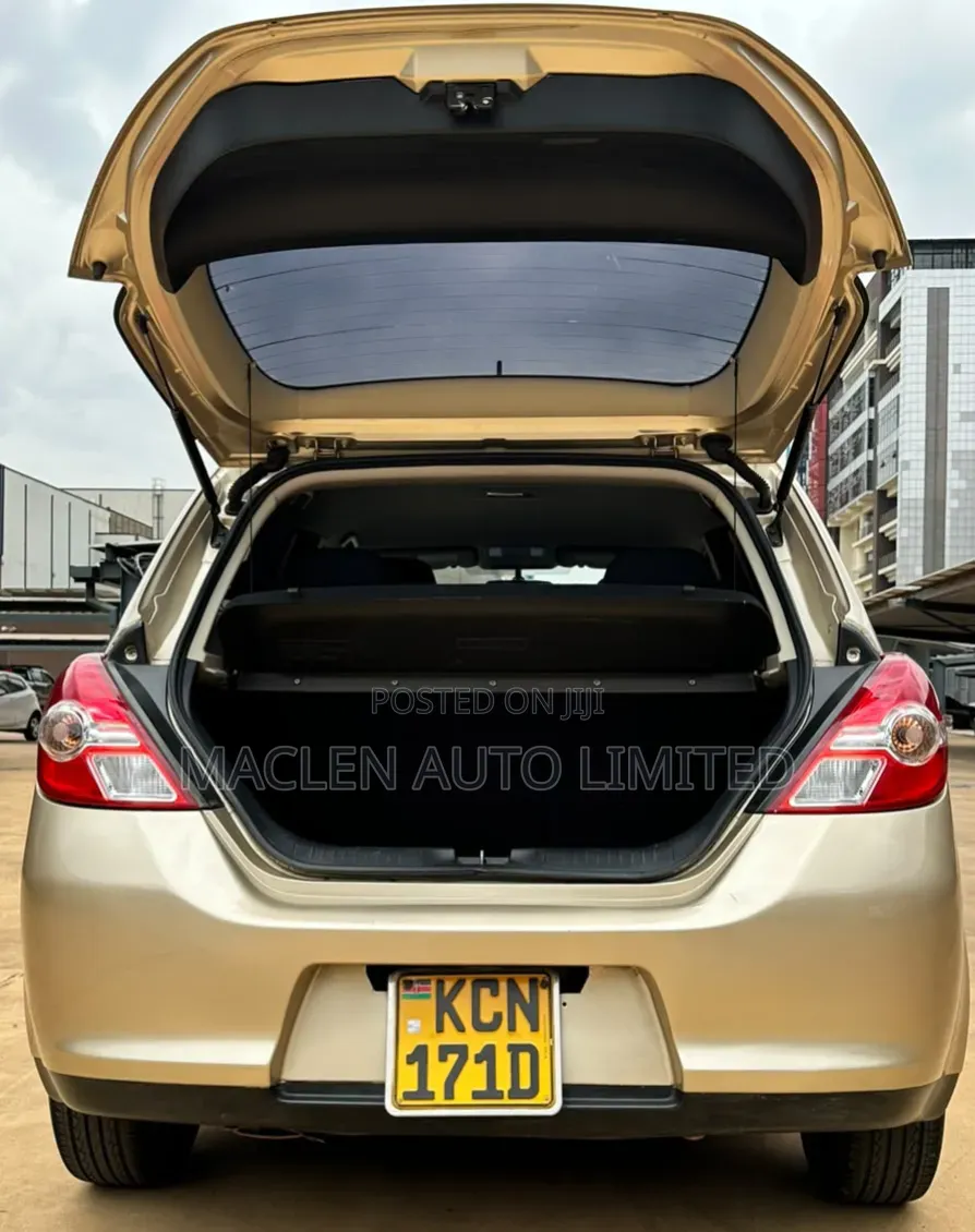 Nissan Tiida 2010 Gold