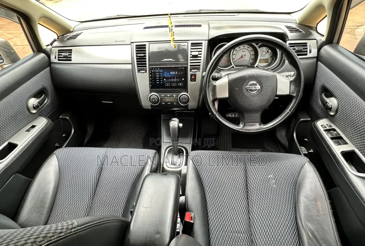 Nissan Tiida 2010 Gold