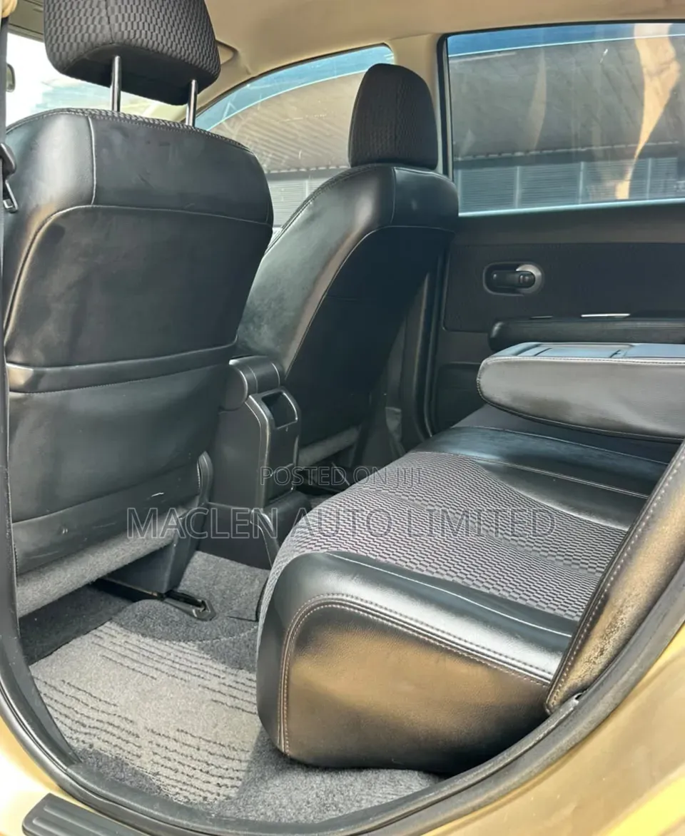 Nissan Tiida 2010 Gold