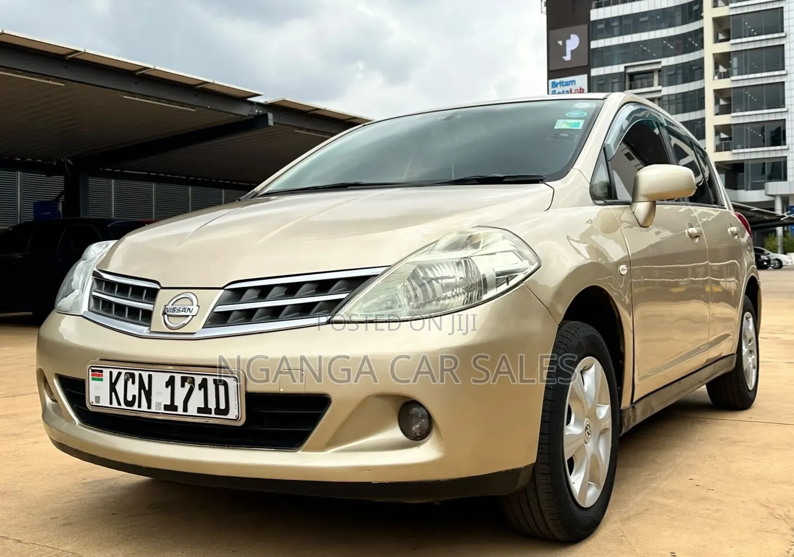 Nissan Tiida 2010 Beige