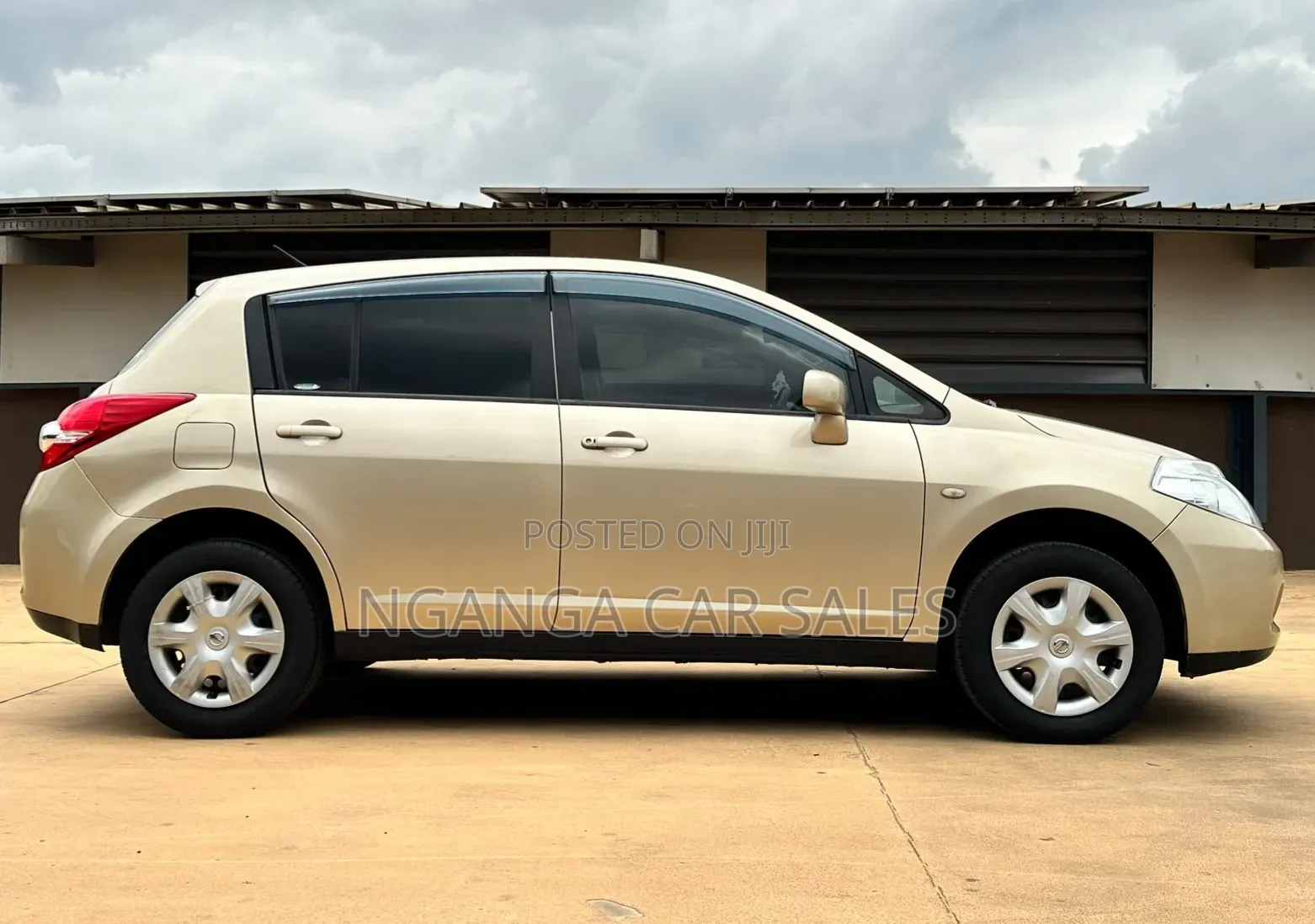 Nissan Tiida 2010 Beige