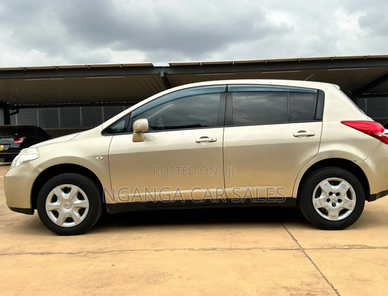 Nissan Tiida 2010 Beige