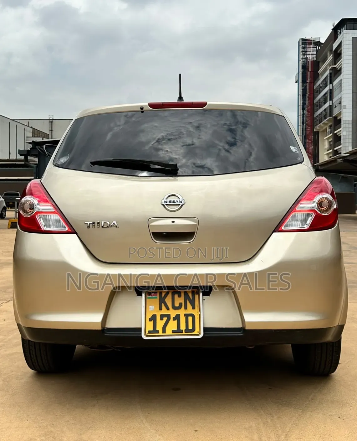 Nissan Tiida 2010 Beige
