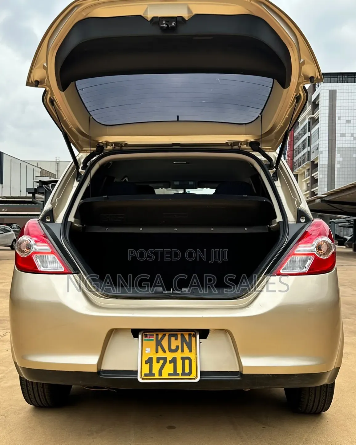 Nissan Tiida 2010 Beige