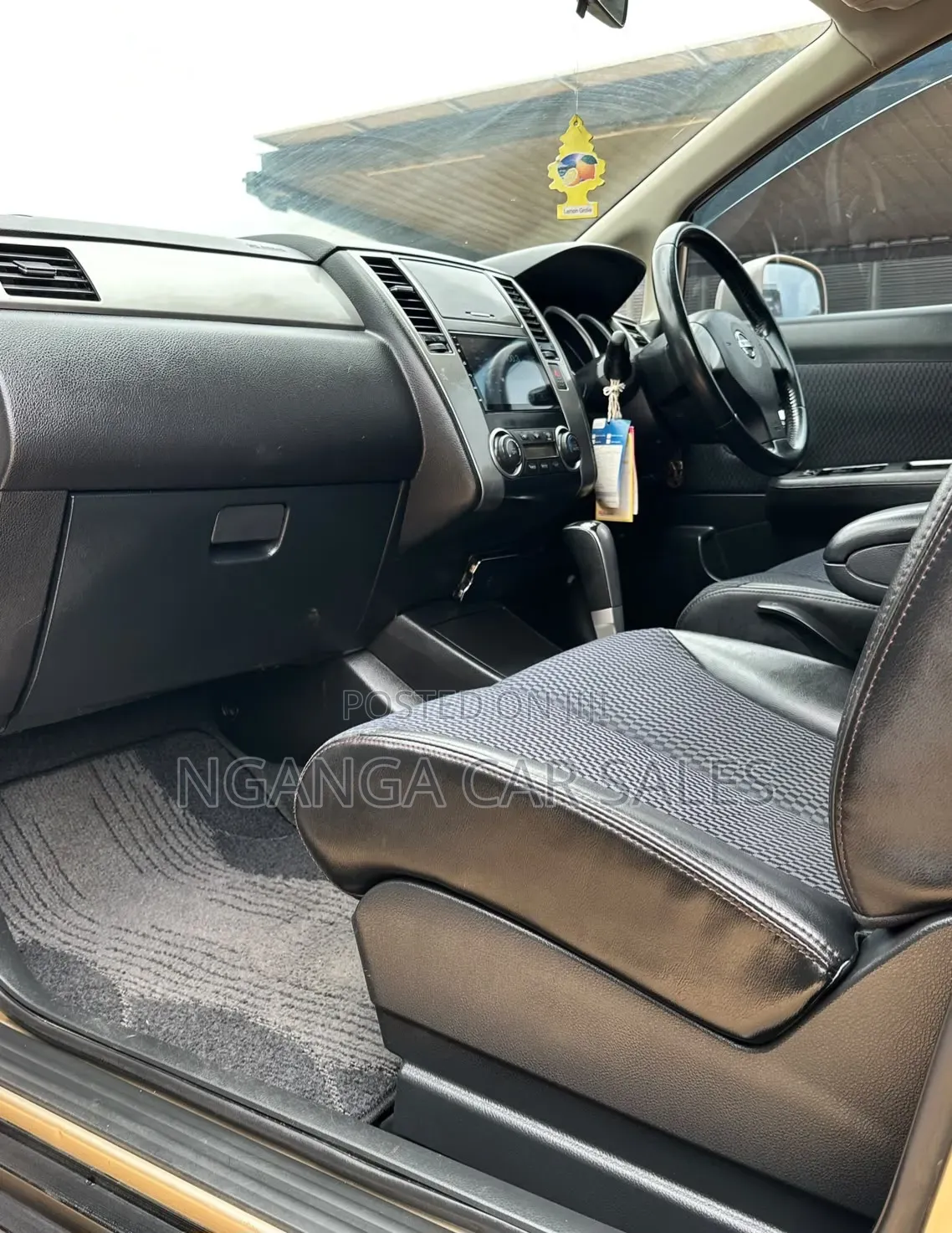 Nissan Tiida 2010 Beige