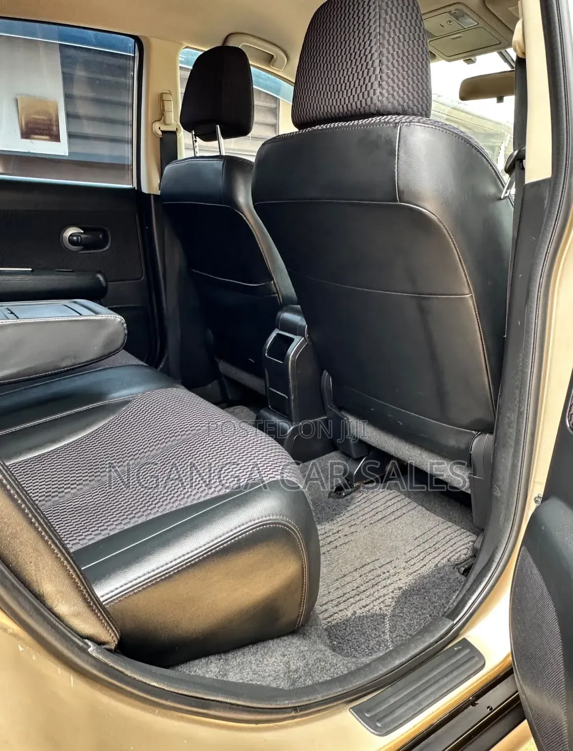 Nissan Tiida 2010 Beige
