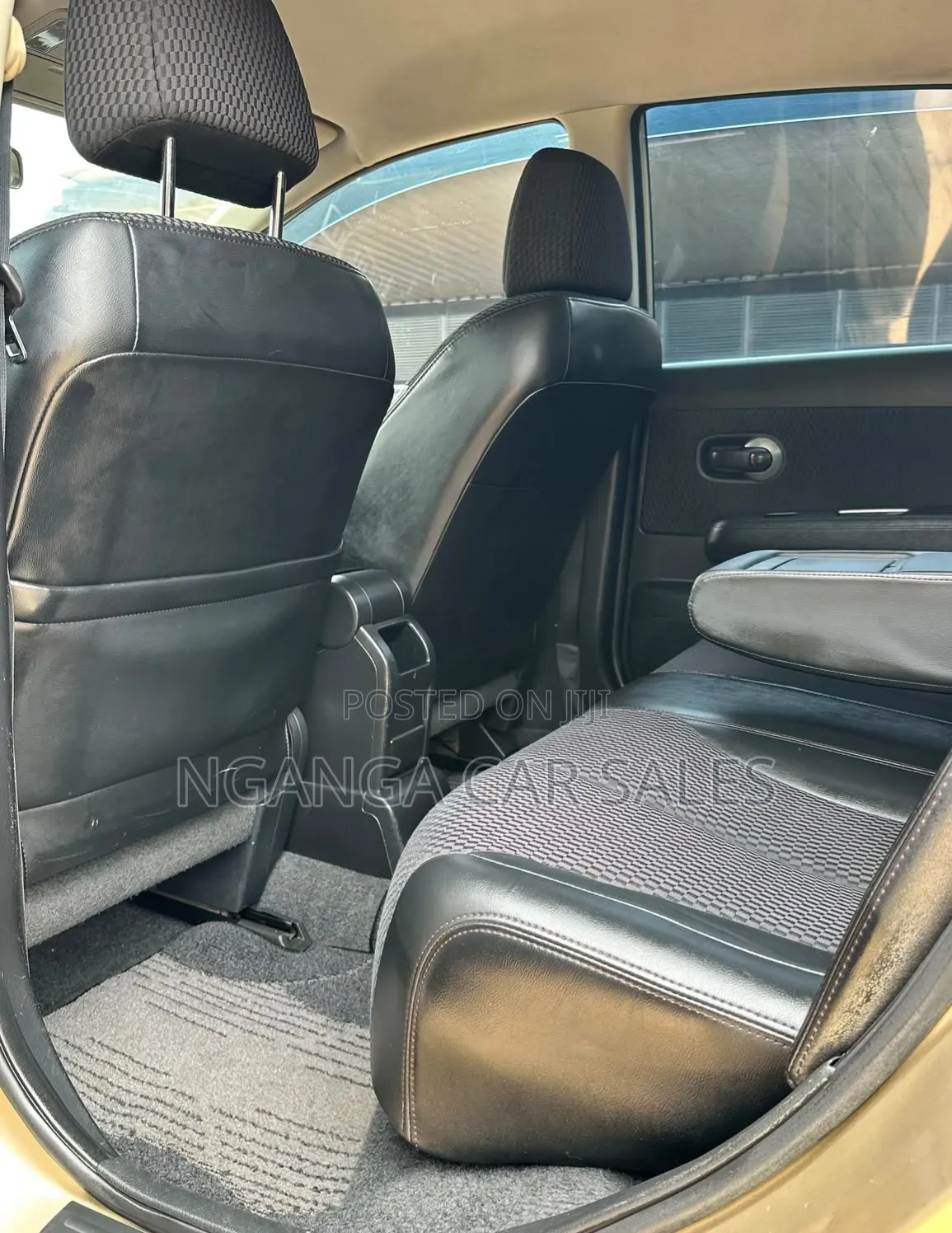 Nissan Tiida 2010 Beige