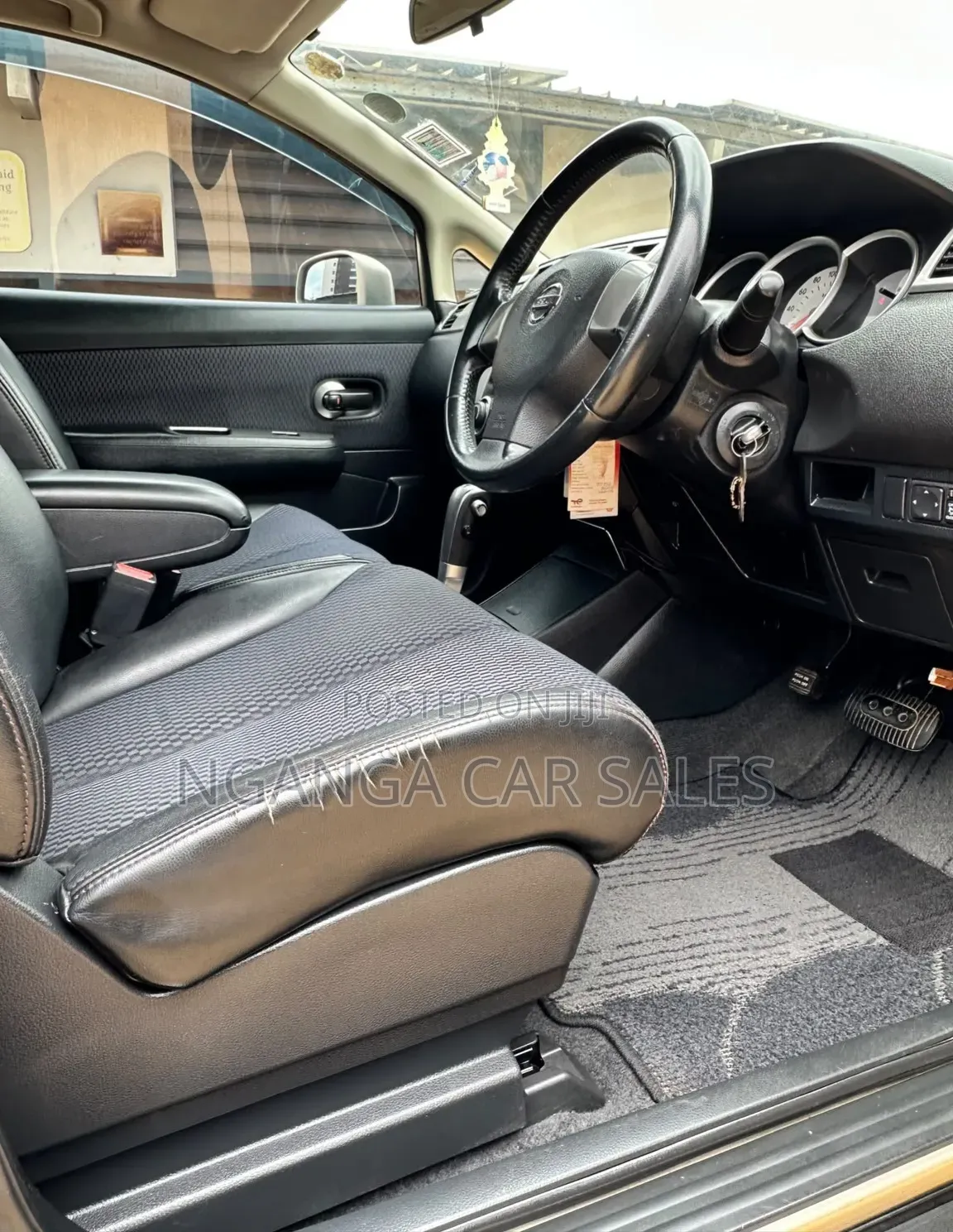Nissan Tiida 2010 Beige