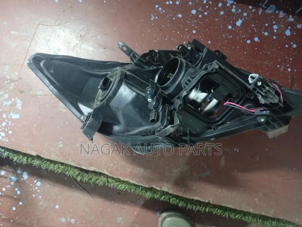Toyota Auris 2010 Headlight Xenon - thumbnail 2