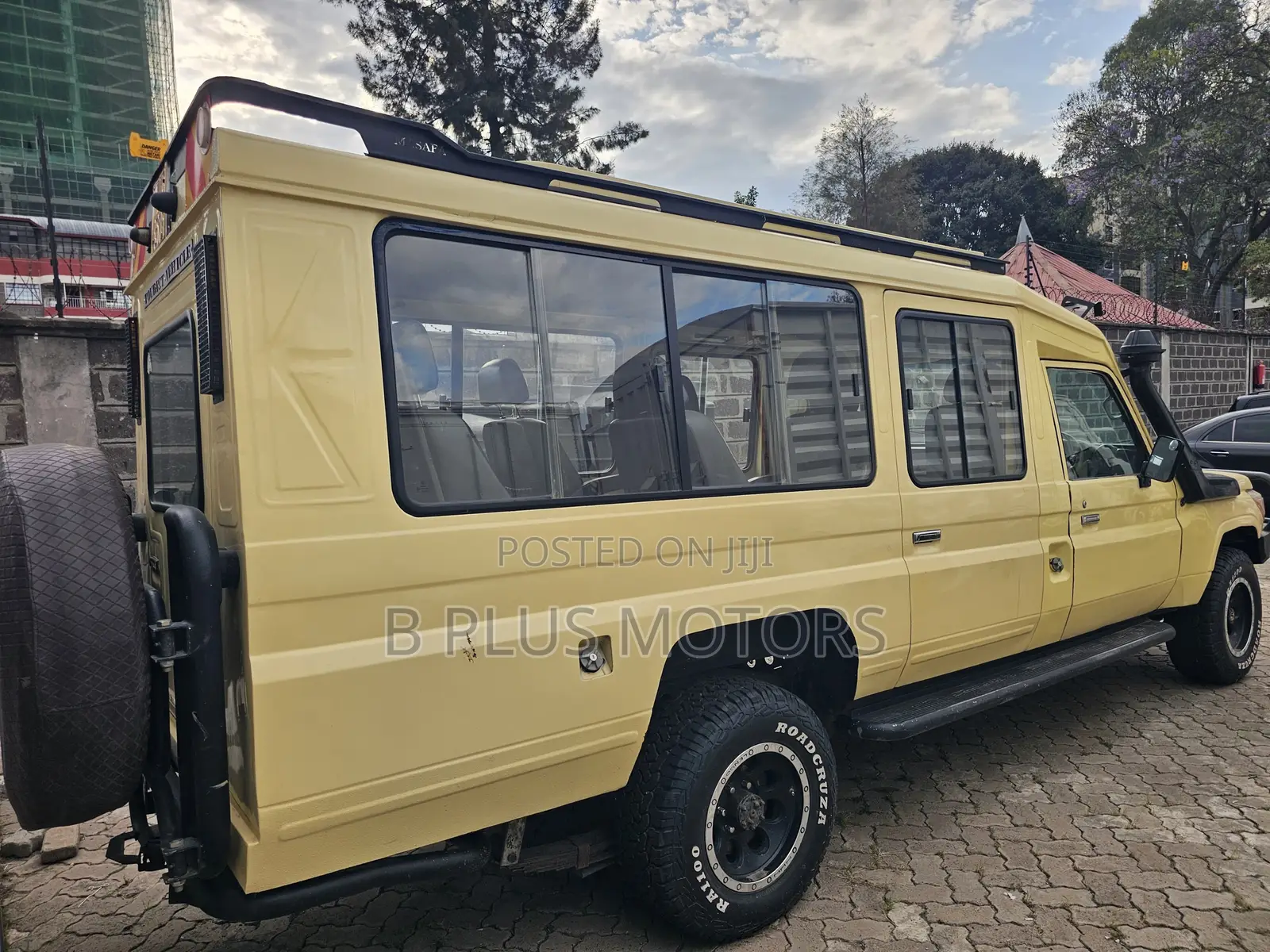 Toyota Land Cruiser 2001 Gold