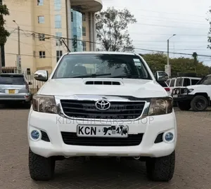Toyota Hilux 2013 White