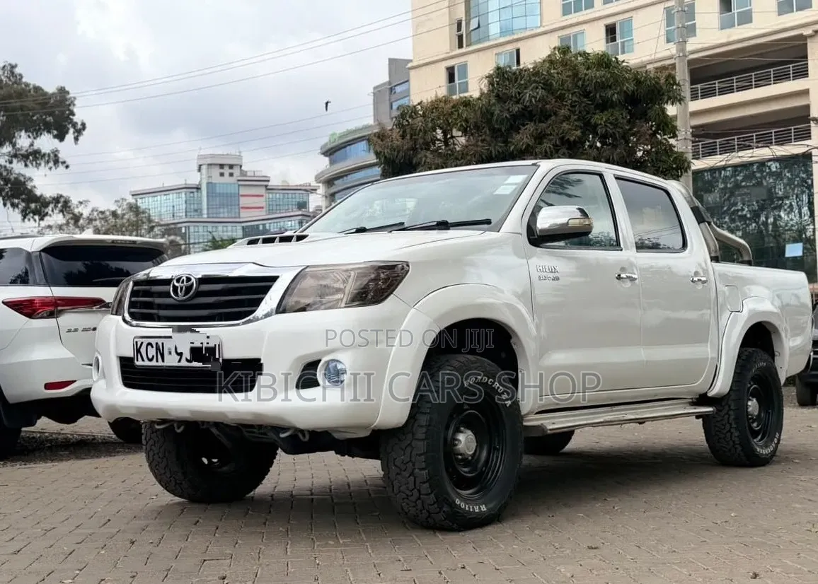 Toyota Hilux 2013 White