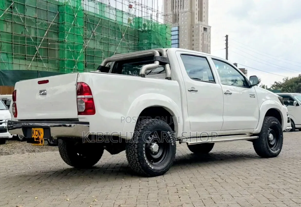 Toyota Hilux 2013 White