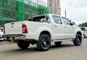 Toyota Hilux 2013 White