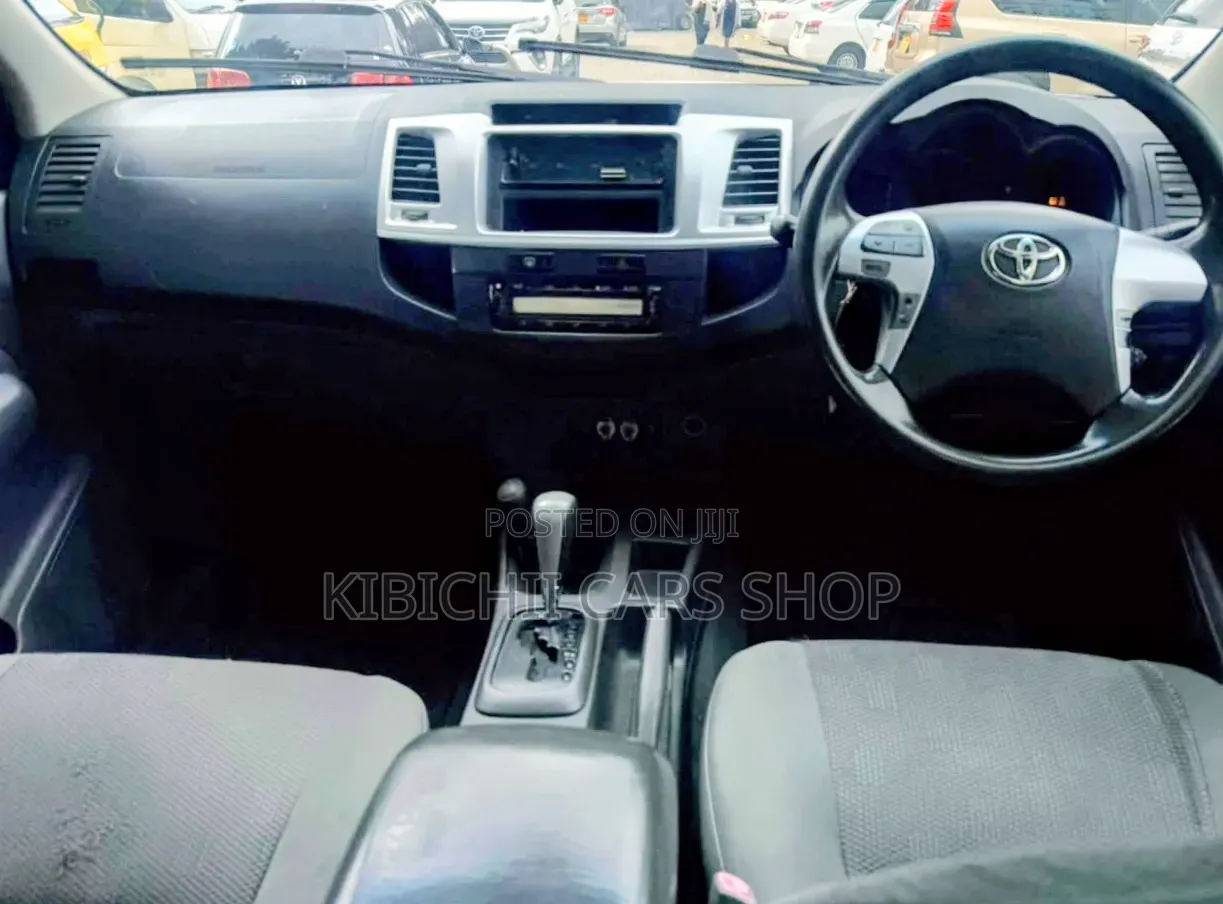 Toyota Hilux 2013 White