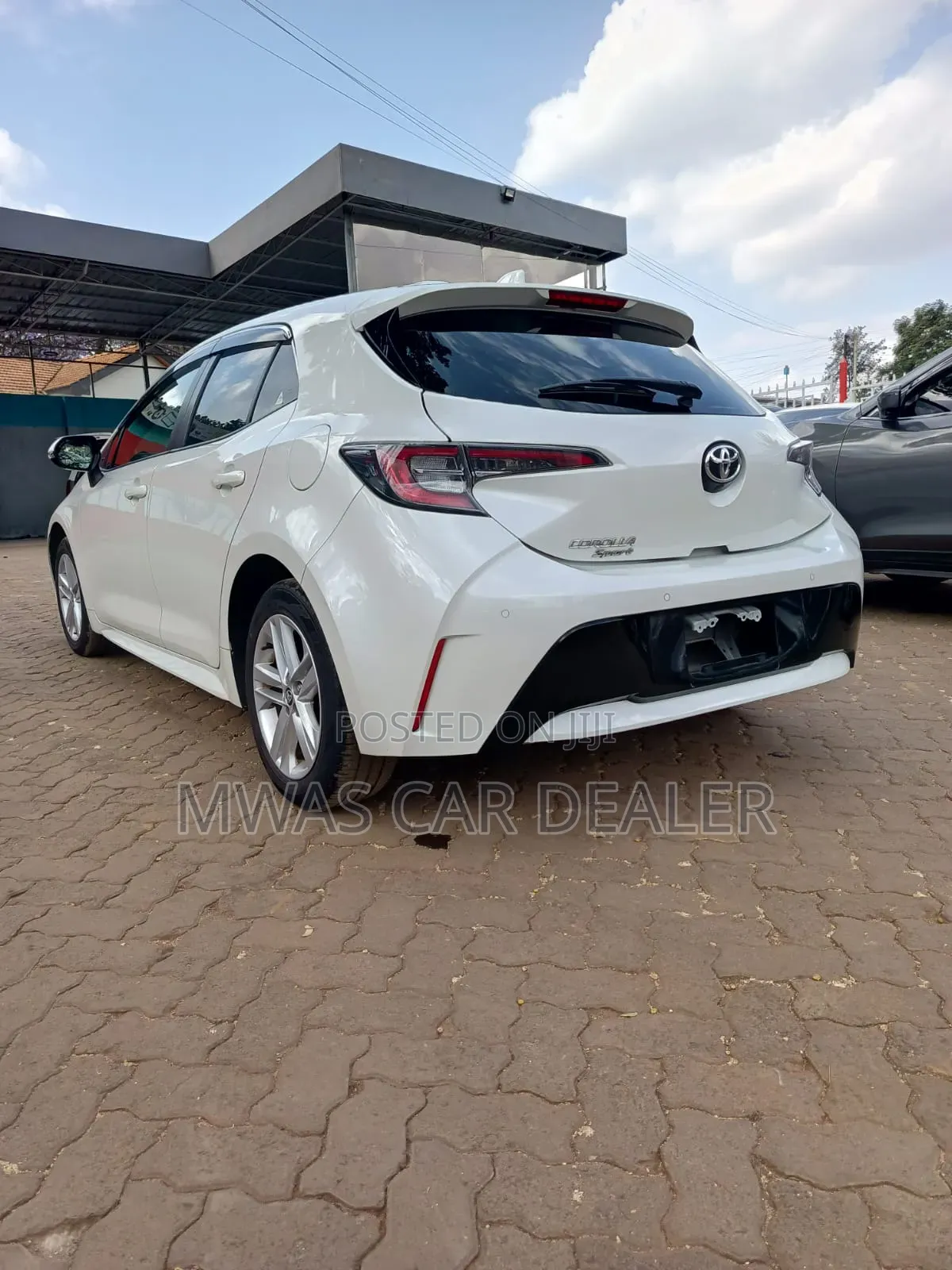 Toyota Corolla Touring 2019 White