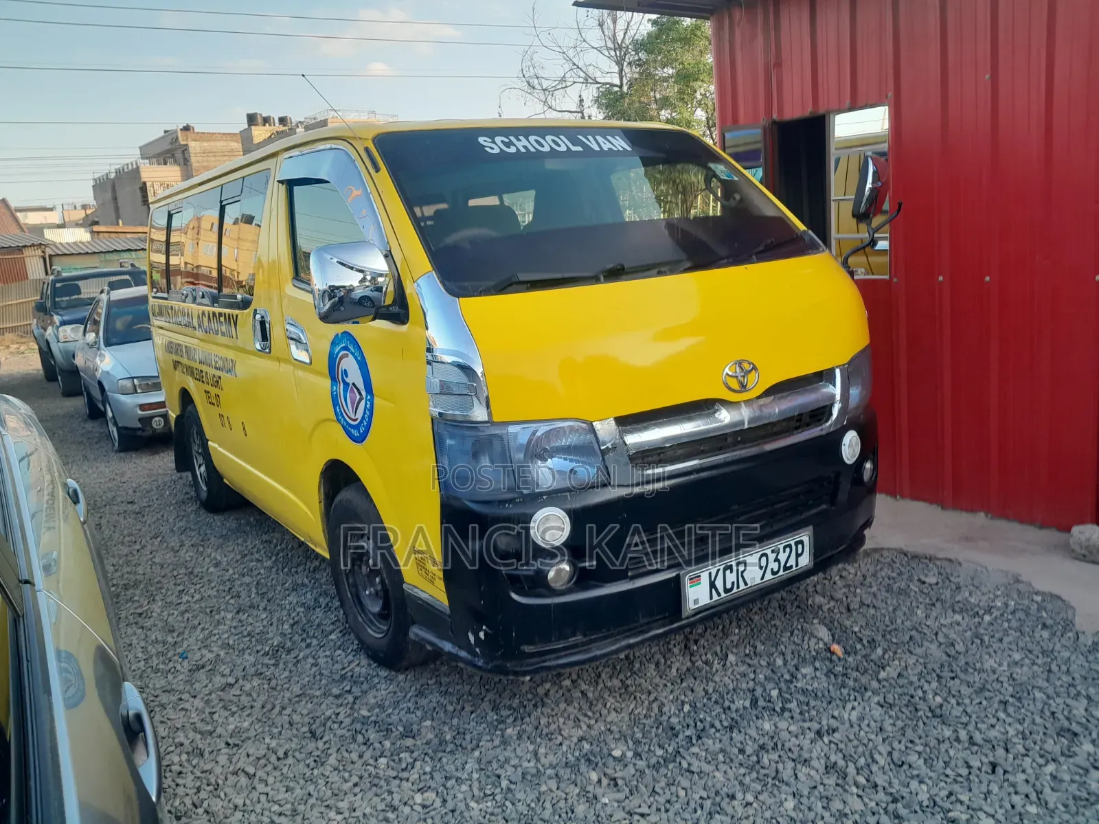Toyota HiAce 2010 Yellow