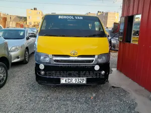 Toyota HiAce 2010 Yellow