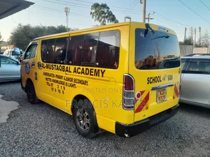 Toyota HiAce 2010 Yellow