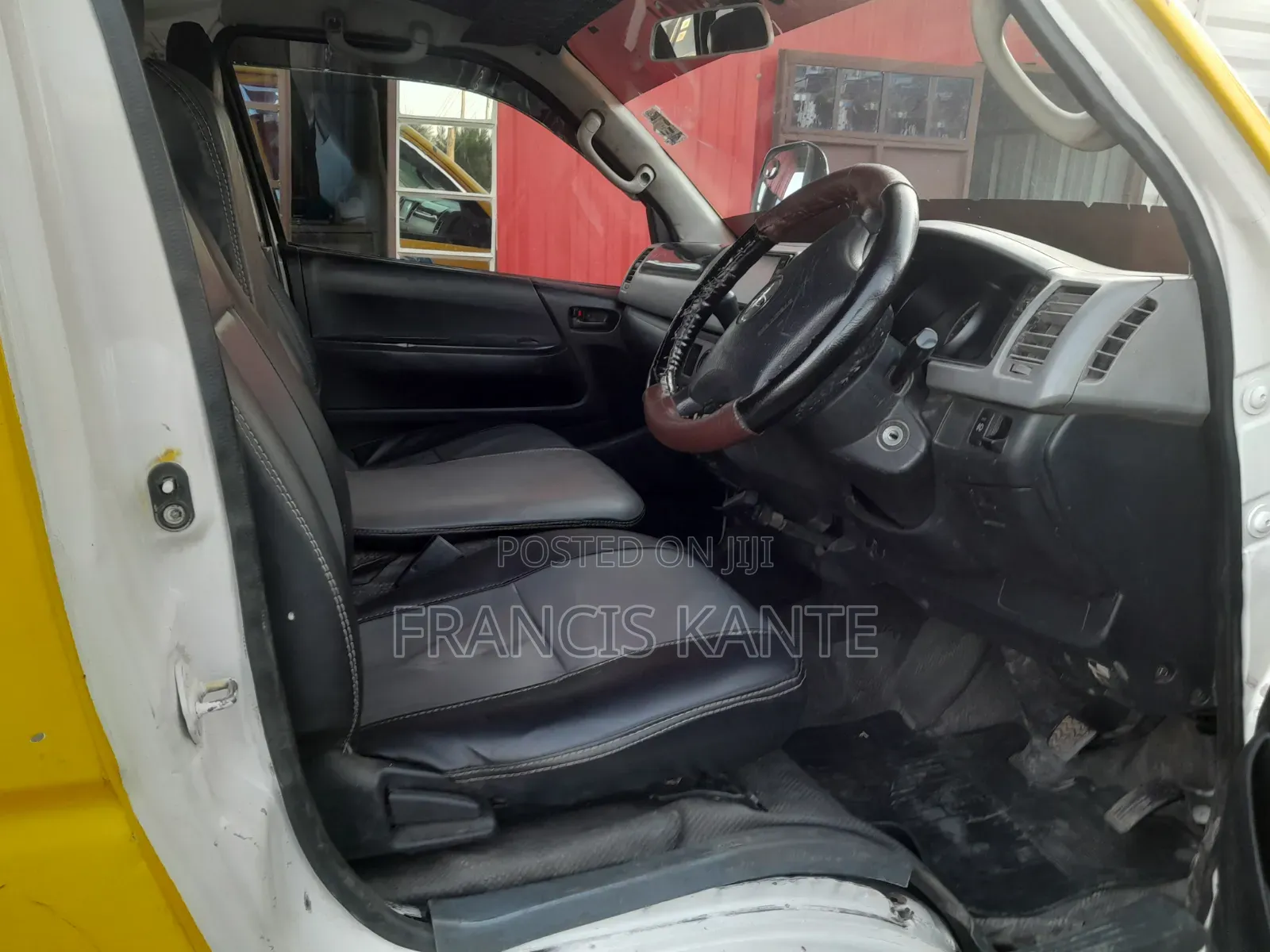 Toyota HiAce 2010 Yellow