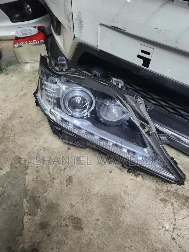 Lexux Headlight 2013 - main view
