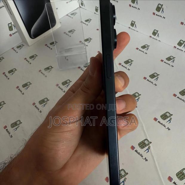 Apple iPhone 15 Pro 256 GB Blue - thumbnail 3