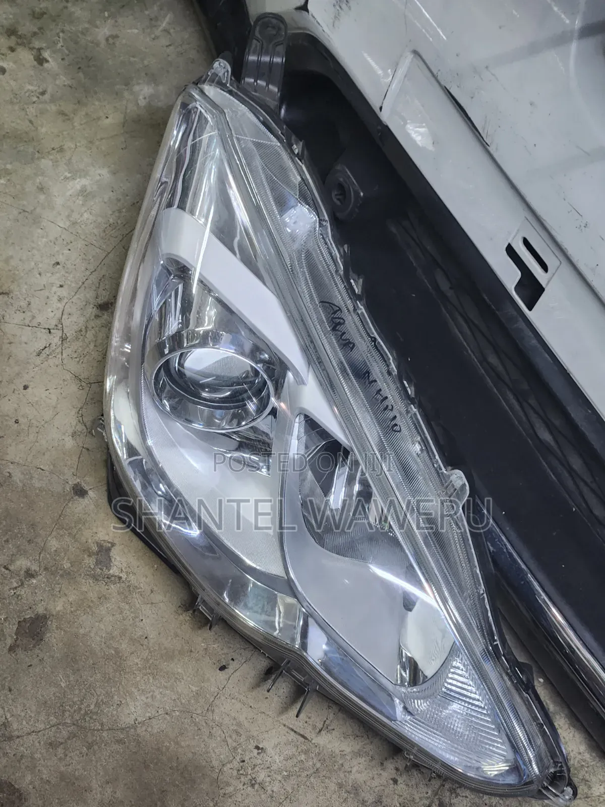 Aqua 2015 Headlight