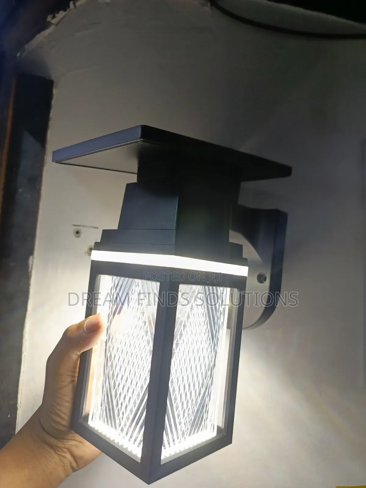 Weatherproof LED Solar Gate Lamp
