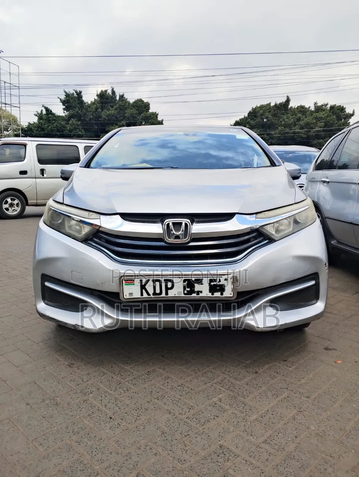 Honda Fit Shuttle 2017 Silver